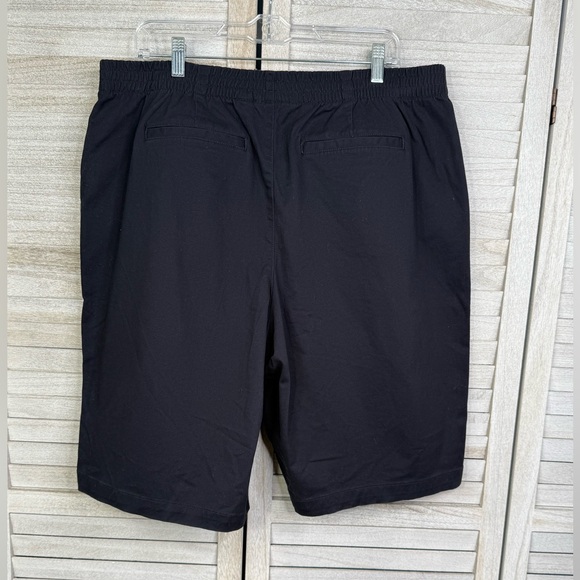 LAND'S END Black Knockabout Chino 12" Bermuda Shorts
Elastic Waist Pull On-18 - Picture 2 of 2